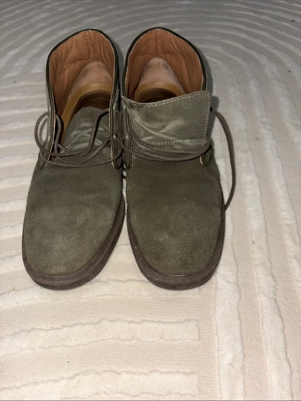 Bass Men's Olive Green Suede Chukka Boots